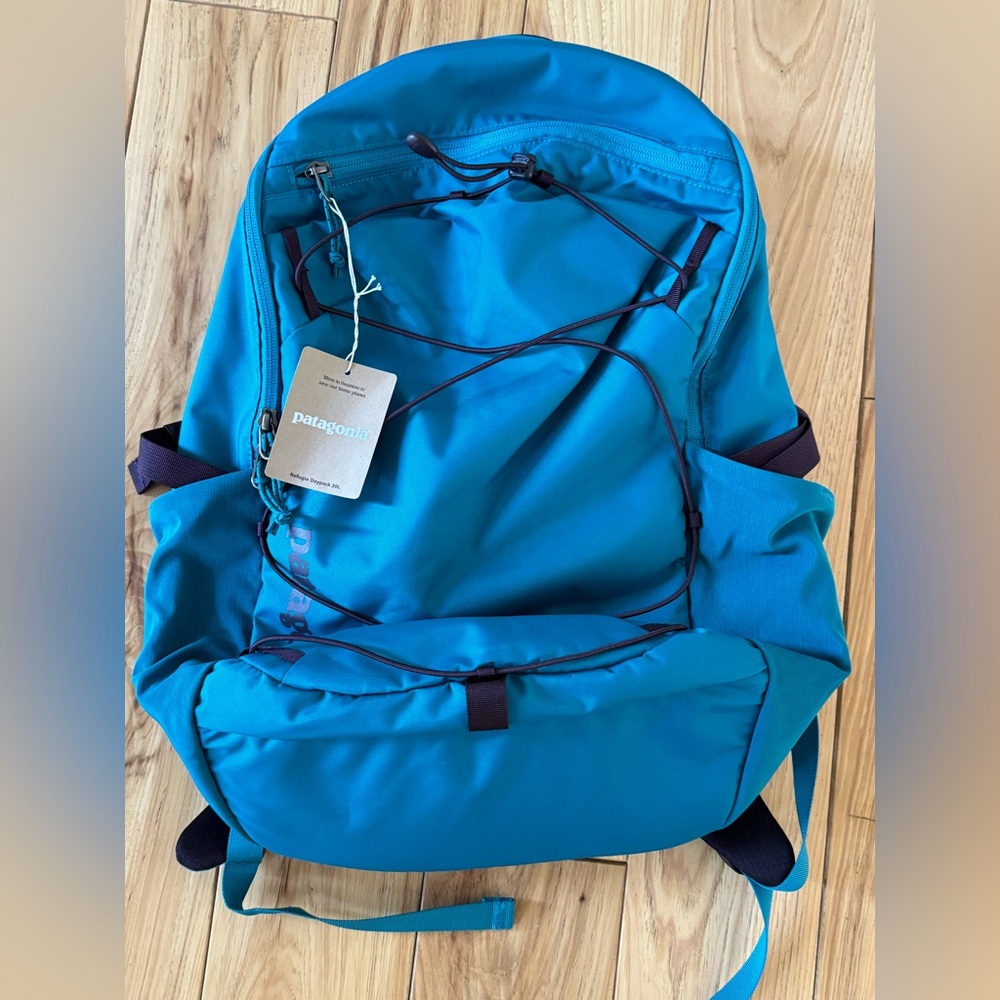NWT Perfect condition Patagonia Refugio Daypack 30L.